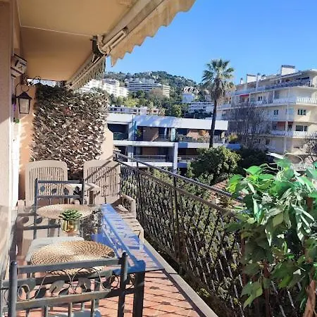 Διαμέρισμα Cosy Vertigo Behind The Martinez