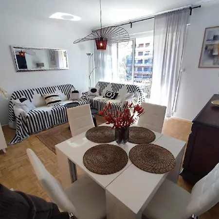 Cosy Vertigo Behind The Martinez Apartment
