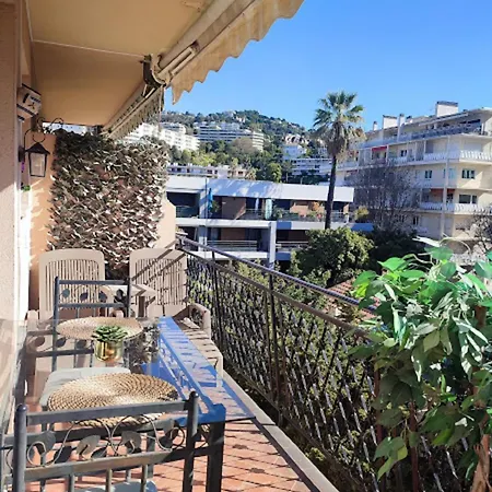 Apartment Cosy Vertigo Behind The Martinez